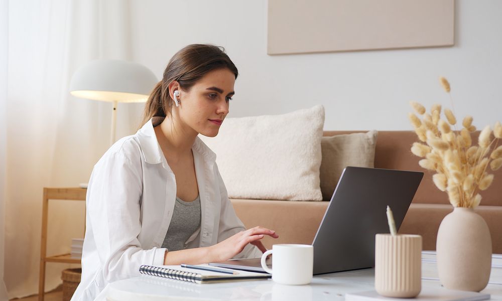 Applying online for a bad credit loan in Canada from home