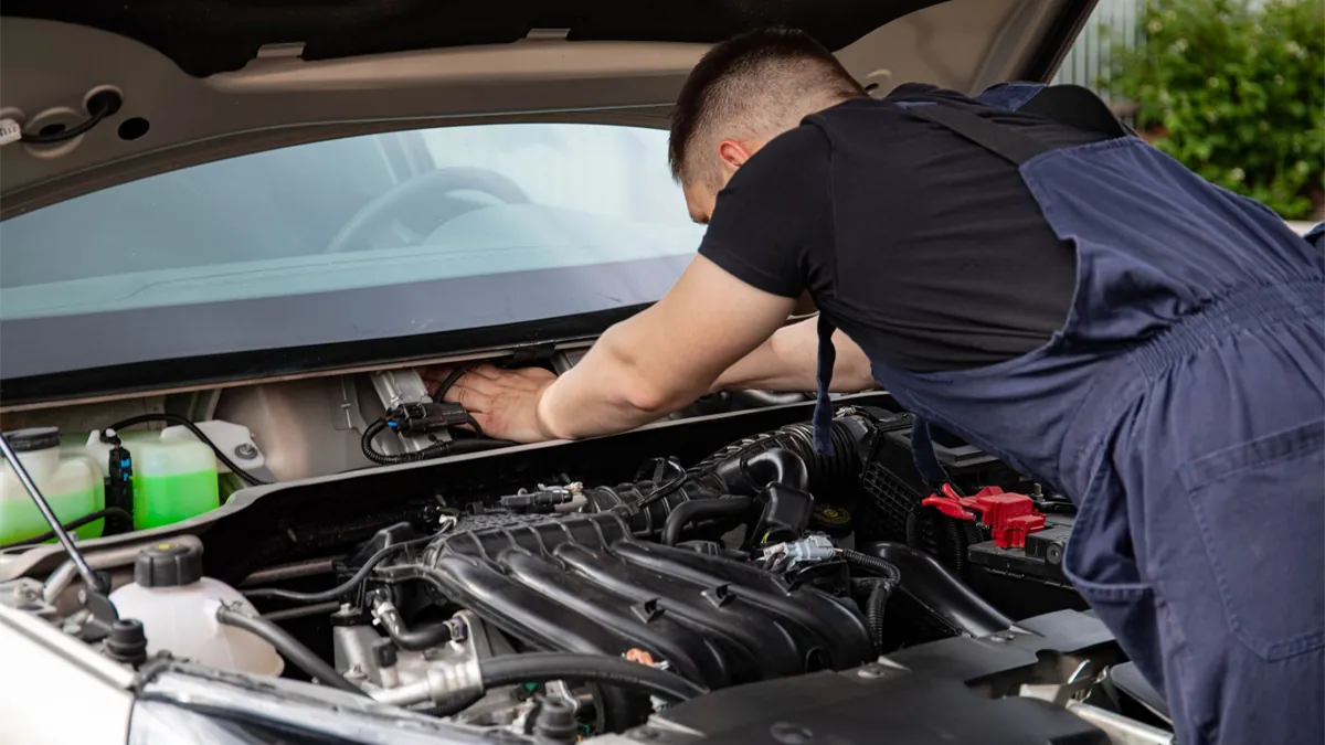Mechanic repairing a car engine - what it costs to borrow money for car repairs