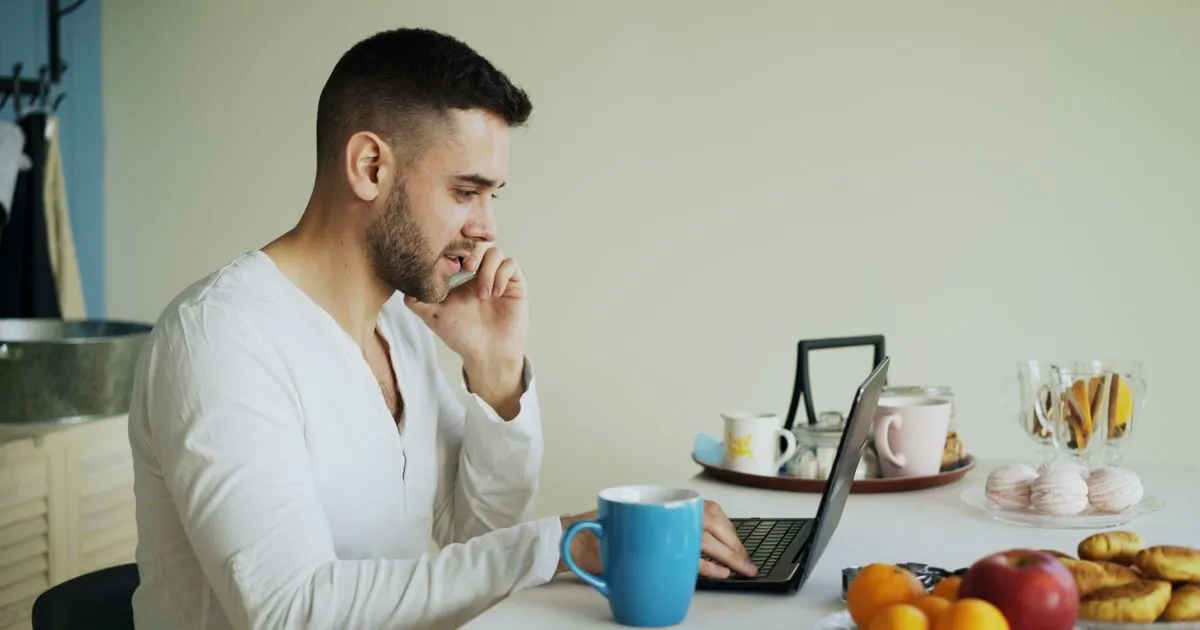 Canadian applying to borrow money online Canada from his kitchen table