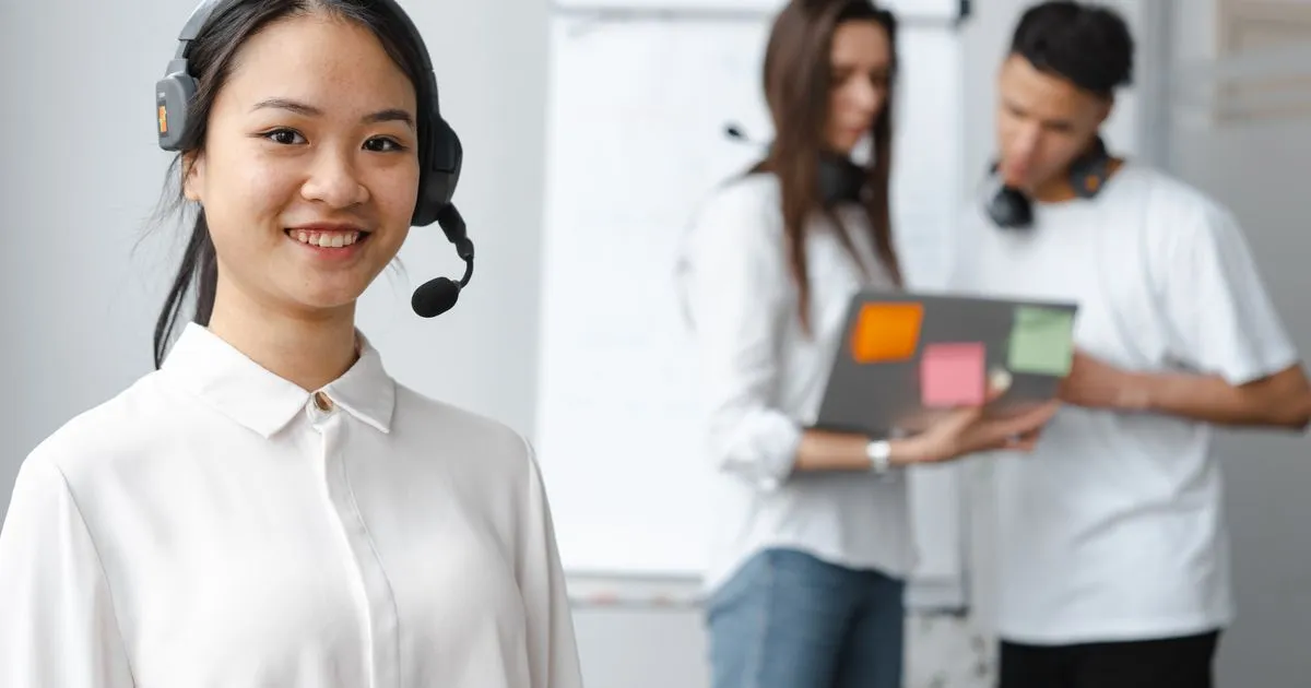 Friendly support agent answering FAQ about borrowing money online