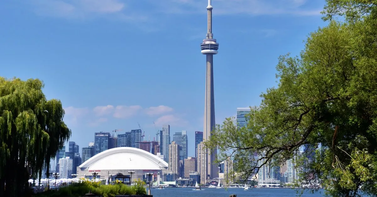 Toronto skyline with the CN Tower - borrow money online Ontario
