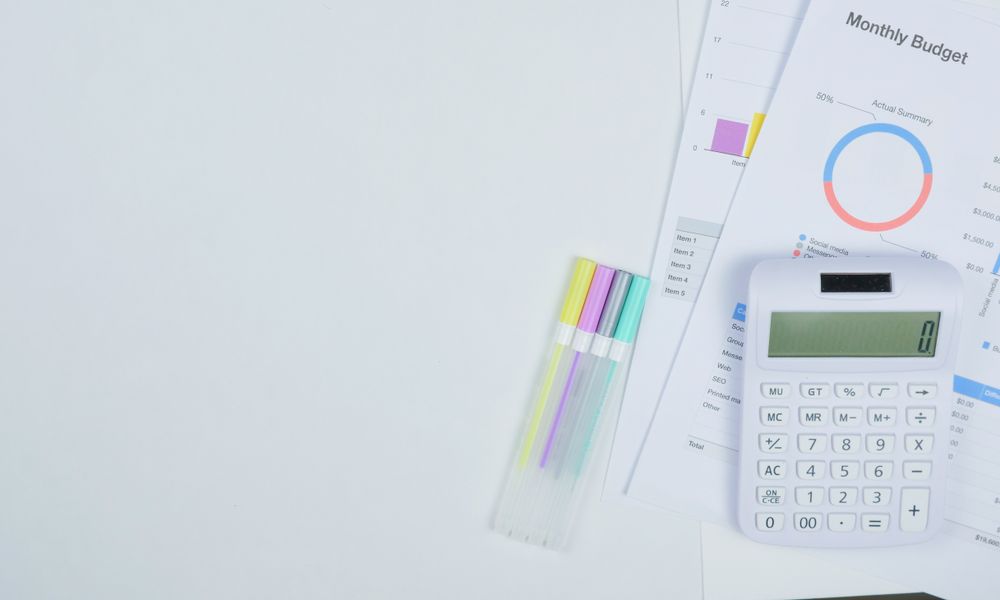 Monthly budget showing repayment planning for a loan with monthly payments in Canada