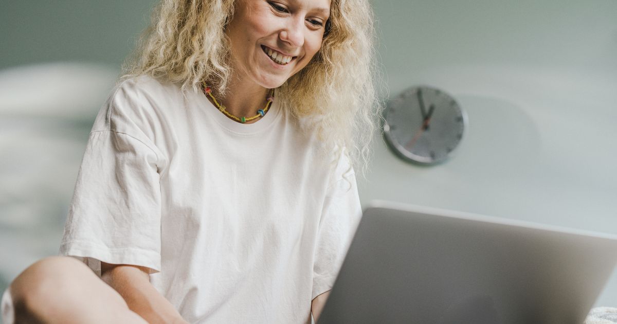 Woman applying for a small personal loan online in Canada on a laptop