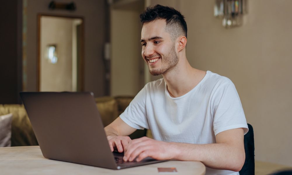 Young man checking eligibility for a payday loans alternative in Canada