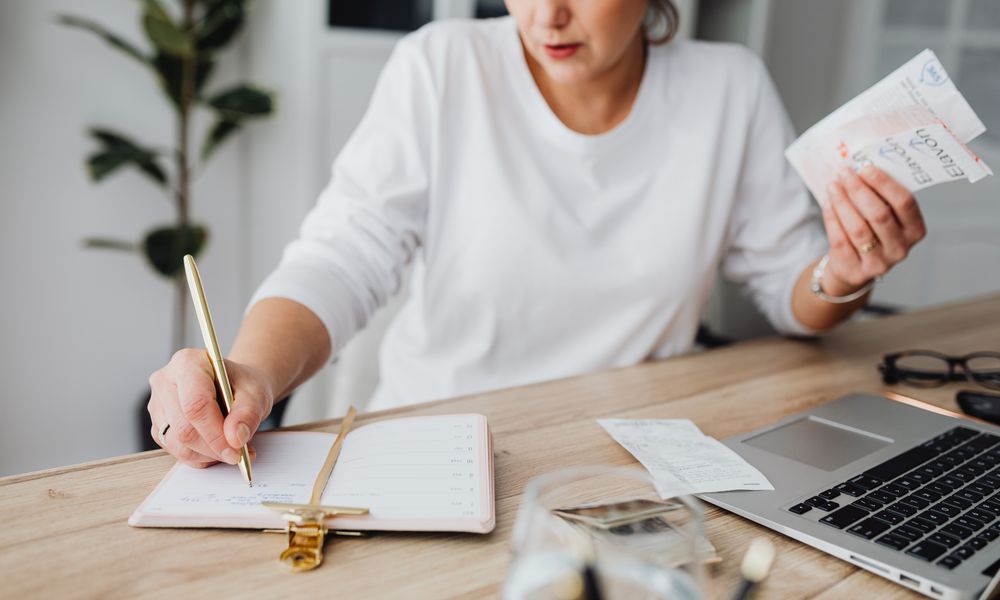 Woman reviewing bills and planning a payday loans alternative in Canada