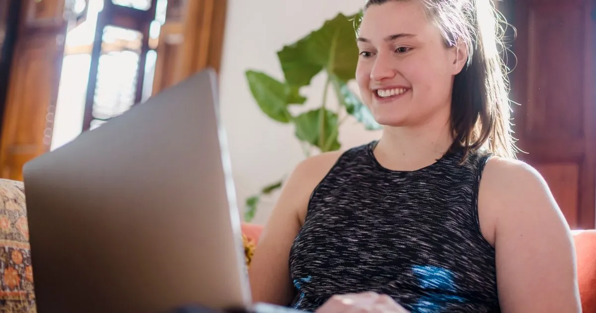Woman applying for a $5000 loan online from home in Canada