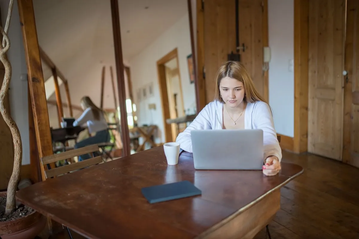 Woman applying online to borrow money for dental work in Canada