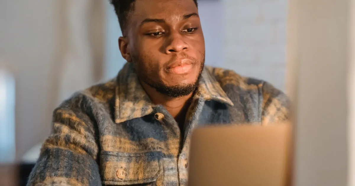 Man applying for peer-to-peer lending online in Canada