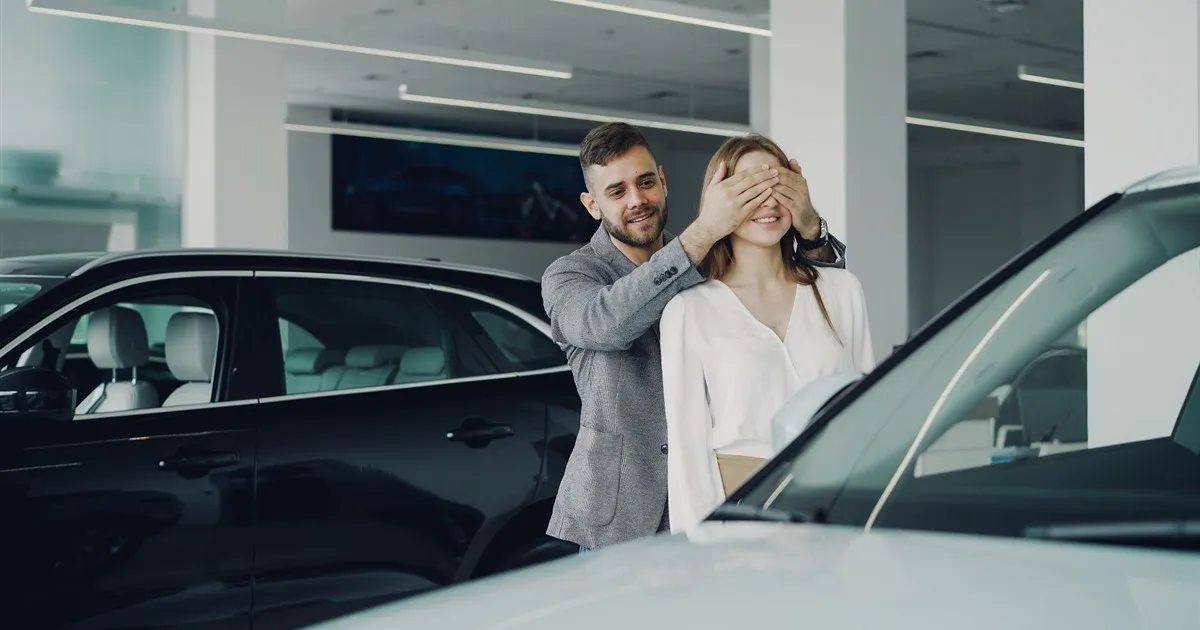 Couple choosing a car to finance at a Canadian dealership